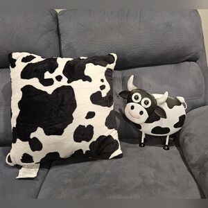 Metal Southwest Style Garden Lawn Decor & Cow Print Throw Pillow